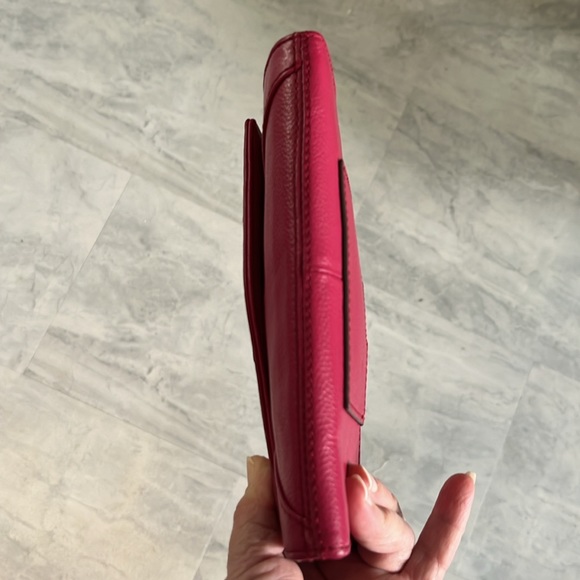 Tignanello  Wallet on chain Crossbody bag phone case  fuchsia  Padded  EUC  7.5w - Picture 4 of 17